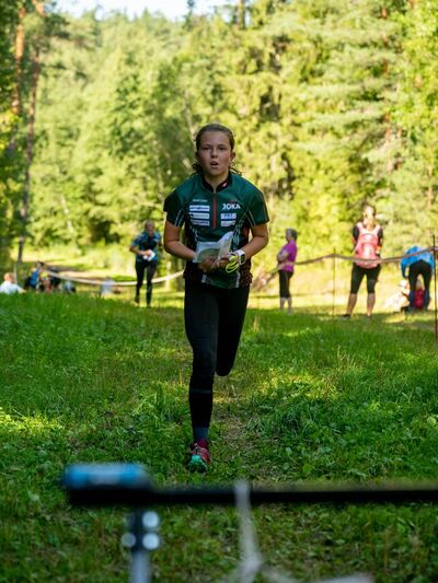 Fotol neidude klassi võitja Anett Liisa Parts.