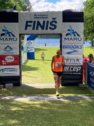 Finišisirgel joostes saab Latsepov vaadata, kuidas Fosti juba lõpetab