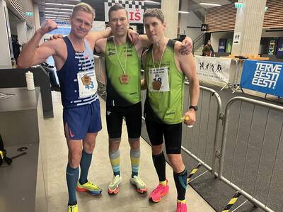Sisemaratoni esikolmik peale finišit - 2.Ersto Põlluaas, 1.Ahti Nuga ja 3.Ivo Kreutzvald