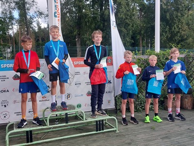 U-12 poisid autasustamisel