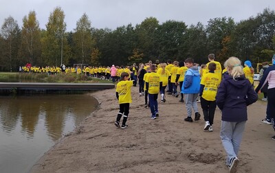 Eelmisel kolmapäeval üle Eesti 21. korda olnud Eesti suurim koolinoorte spordi¬üritus – heategevuslik teate¬jooks sai tänavu külge mõru maigu, kui paljud õpilased rebisid osaluse eest tasuta saadud särgi endal või kaas¬võistlejatel meelega puruks.