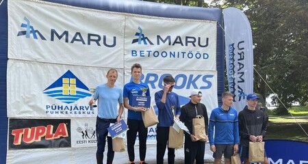 42.jooksu ümber Pühajärve võitsid Leonid Latsepov ja Helen Bell