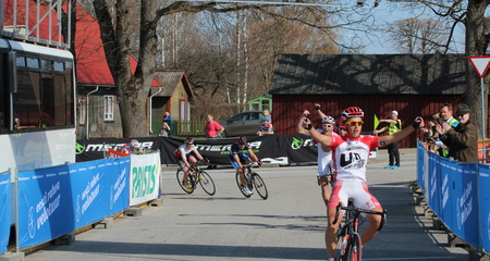 Pristis Eesti Rahva Velotuuri I etapi grupisõidu kolmikvõit lätlastele